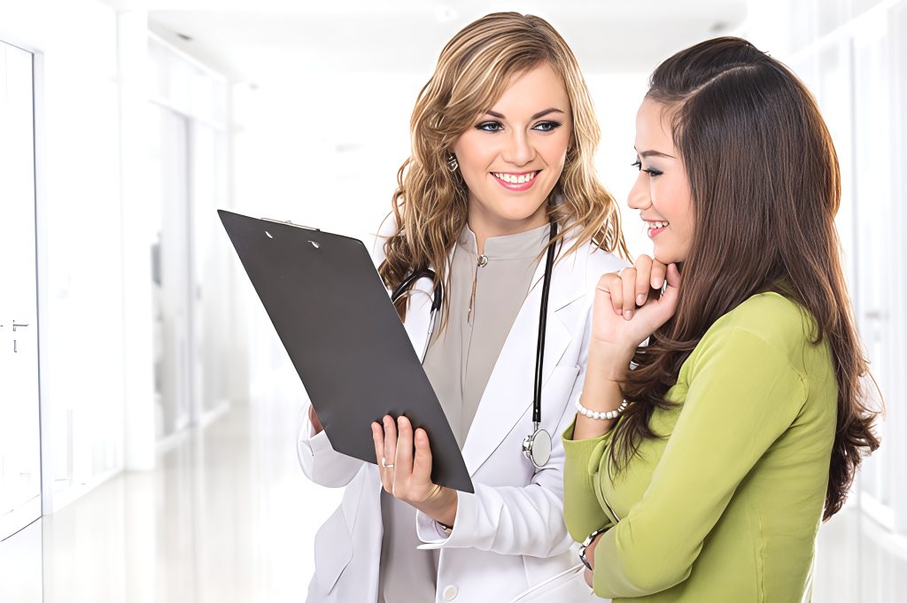 doctor-with-female-patient